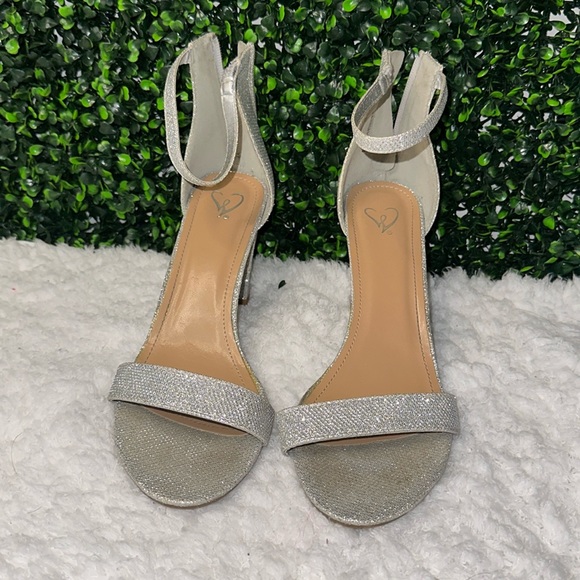 Heels - Picture 1 of 3